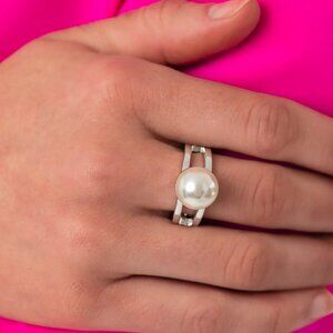 Paparazzi Jewelry Accessories - All American PEARL - White Ring - Vintage